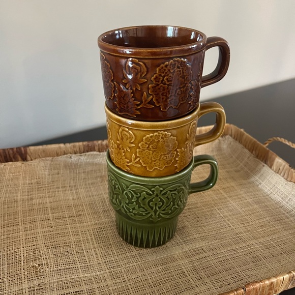 SOLD-MCM stacking mugs - Picture 3 of 9